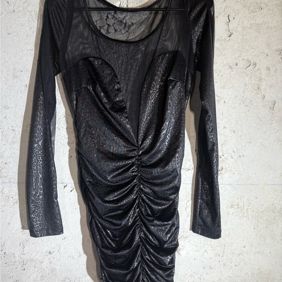 Dresses & Skirts - Chic Black Ruched Long Sleeve Dress